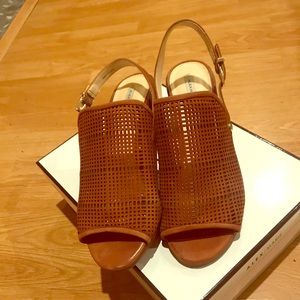 Hampton tan (brownish/red) sandals